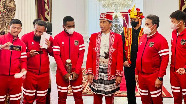Presiden Jokowi guyur Timnas Indonesia U-16 bonus Rp1 miliar dan tim Garuda Asia tak dirombak total jelang Kualifikasi Piala Asia U-17 jadi berita terpopuler.