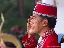 Berbaju Adat Dolomani, Jokowi Pimpin Upacara Detik-detik Proklamasi