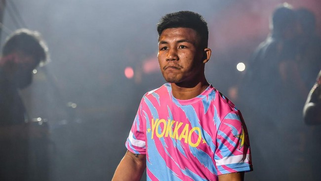 Reaksi Netizen Sambut Pernikahan Rodtang: Alhamdulillah, Samawa Netizen ramai bereaksi menanggapi pernikahan bintang ONE Championship Rodtang Jitmuangnon.