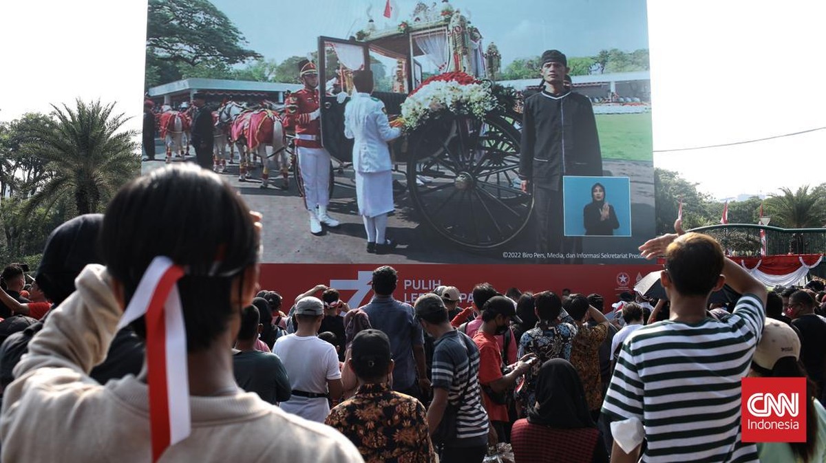FOTO: Meriah HUT RI di Monas, Kirab Hingga Parade Pesawat Tempur