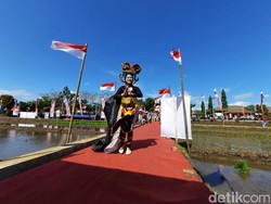 Rayakan HUT RI, Warga Ponjong Gunungkidul Gelar Fashion Show di Tengah Sawah