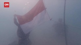 VIDEO: Lanal Pulau Rote Kibarkan Bendera Merah Putih Di Dasar laut