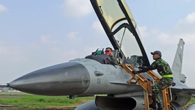 VIDEO: Atraksi Flypast dan Pengibaran Bendera Raksasa HUT RI Ke-77