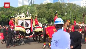 VIDEO: Antusias Warga sambut Kirab Bendera Pusaka di Monas