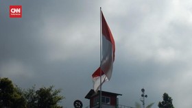 VIDEO: Upacara Bendera Sambil Nikmati Pemandangan Indah Gunung Merapi