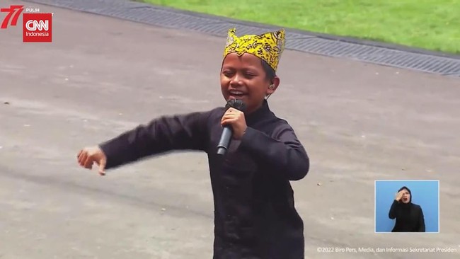 Penyanyi cilik Farel Prayoga jadi trending tropic di jagat maya usai menyanyikan lagu campursari 'Ojo Dibandingke' di depan Presiden Jokowi saat HUT RI ke-77.