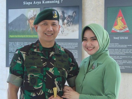 7 Potret Terbaru Winda Khair Lepas Suami Perwira TNI Pergi Dinas ke Papua