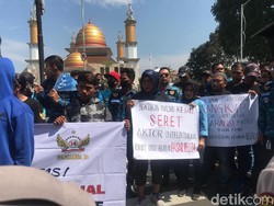Massa Geruduk Kejari, Desak Penyelesaian Kasus Pasar Pelita Sukabumi