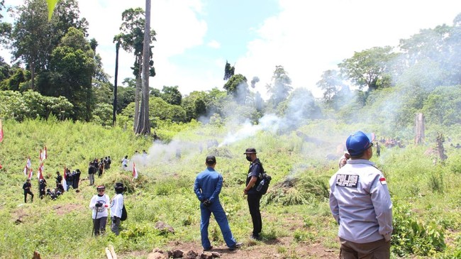 Polri menetapkan 13 orang sebagai tersangka di kasus ladang ganja jaringan Aceh-Jakarta.