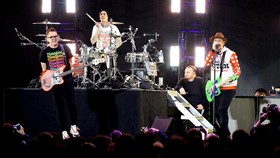 Mark Hoppus Beberkan Kans Tom DeLonge Kembali ke Blink-182