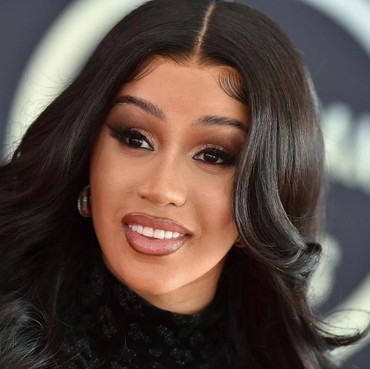 Cardi B Tambah Tato Baru di Bagian Wajah