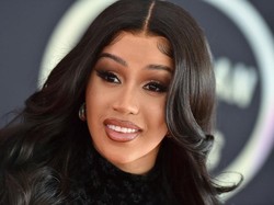 Cardi B Tambah Tato Baru di Bagian Wajah