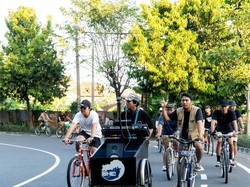 Gokil! Pria Asal Buleleng Jadi DJ on The Bike Pertama di Bali