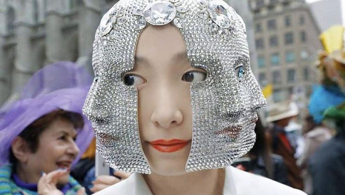 Rancangan Headpiece Heidi Lee Paling Nyentrik, Ada Favoritnya Beyonce dan Jennifer Lopez!