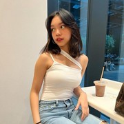 Gaya Hangout Modis untuk Tubuh Petite Ala Naura Ayu