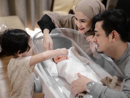 Isel Fricella Melahirkan Anak Kedua Bertepatan dengan Ultah Anak Pertama