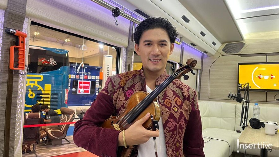 Iskandar Widjaja Rilis 'Sepasang Mata Bola'