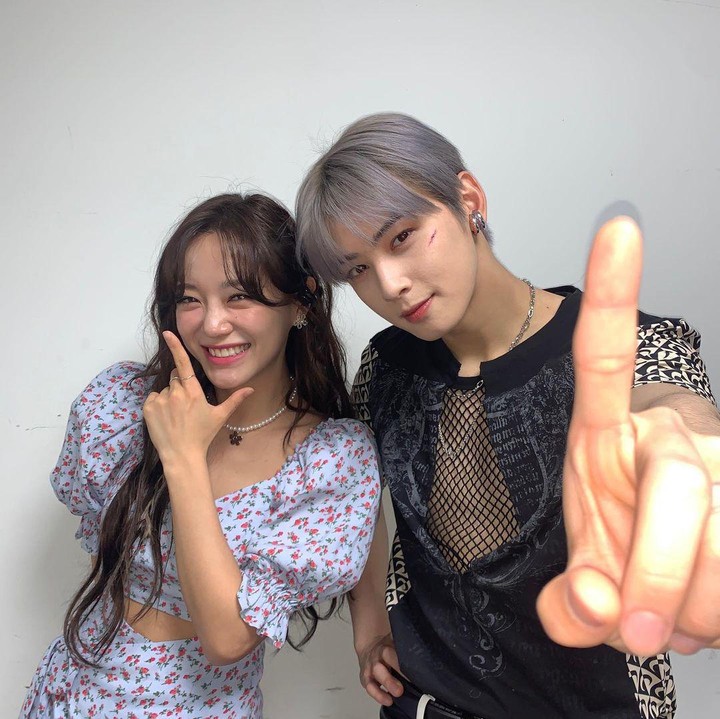 <p>Kedua penyanyi dengan penampilan menawan ini nyatanya sudah bersahabat dari lama. Dengan hubungan tersebut, Kim Sejeong dan Cha Eun Woo tak pernah terlihat kaku saat keduanya sedang bersama. (Foto: Instagram @clean_0828)<br /><br /><br /></p>