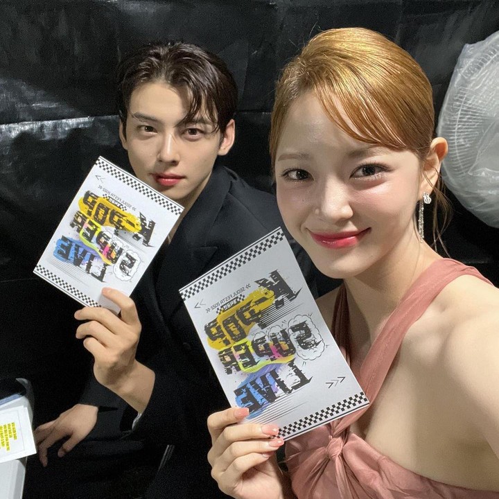 <p>Selain kedua idol tersebut, ia juga menyebutkan beberapa nama lainnya. Teman di tingkat 2 adalah anggota (grup) yang dipromosikan bersama, seperti Gugudan dan IOI. (Foto: Instagram @clean_0828)</p>