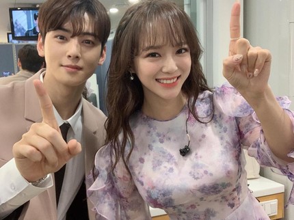 7 Potret Persahabatan Manis K-pop Idol Kim Sejeong & Cha Eun Woo, Ternyata Inner Circle
