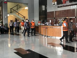 KPK Tahan Empat Tersangka Korupsi Laporan Keuangan PUTR Pemprov Sulsel