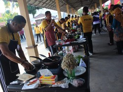 Kehebohan Bapak-bapak Perwira Polisi di Jombang Lomba Masak Nasi Goreng