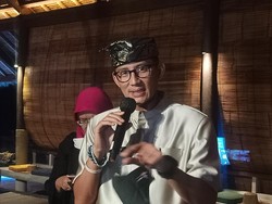 Tiket Pesawat Mahal, Sandiaga Sarankan Traveler Naik Kereta-Bus