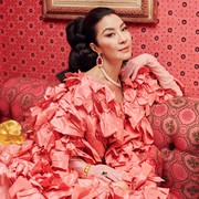 Terlihat Glamor dan Awet Muda di Usia 60 Tahun, Michelle Yeoh Tampil Jadi Model Cover Majalah Town & Country!