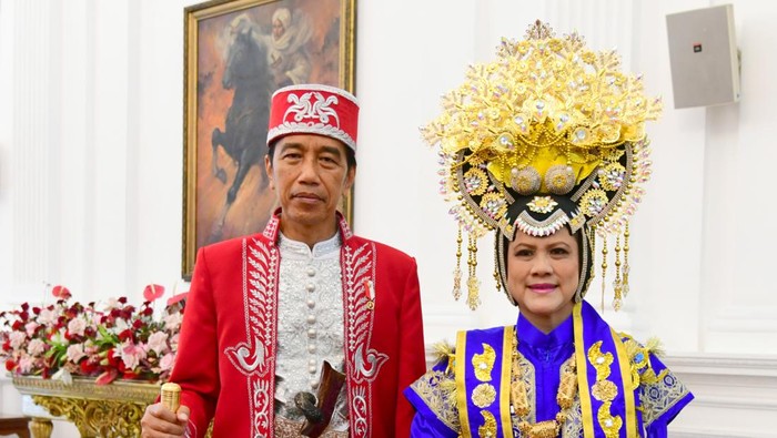 Deretan Busana Daerah yang Pernah Dikenakan Presiden Jokowi dan Ibu Iriana di Upacara HUT RI Deretan Busana Daerah yang Pernah Dikenakan Presiden Jokowi dan Ibu Iriana di Upacara HUT RI