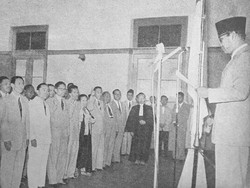 Latar Belakang Dekrit Presiden 5 Juli 1959 dan Isinya