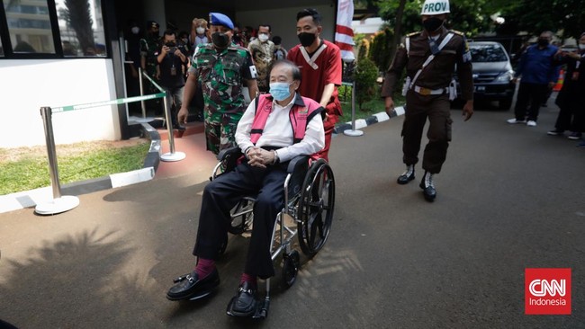 Kejaksaan Agung membuka ruang bagi KPK untuk memeriksa tersangka kasus dugaan korupsi penyerobotan lahan sawit Surya Darmadi (SD).