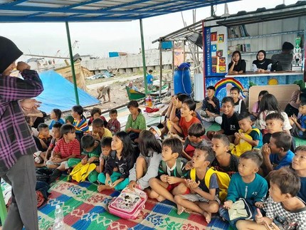 Merdeka Tuntut Ilmu! Anak-anak Pesisir Berharap Lembaran Buku