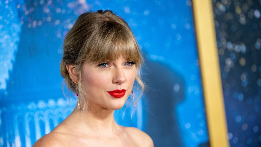 NEW YORK, NEW YORK - DECEMBER 16: Taylor Swift attends the 