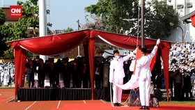 VIDEO: Tali Putus, Bendera Gagal Berkibar Saat Upacara HUT RI Ke 77