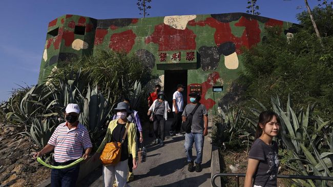 Tourists visit a battlefield culture museum at the site of a former military fort on Nangan island of Matsu archipelago in Taiwan August 16, 2022. REUTERS/Ann Wang