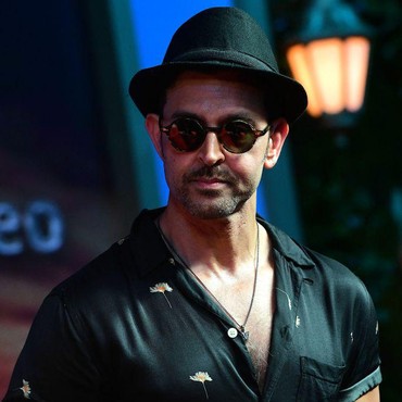 Mirip Jeje Slebew, Hrithik Rosan Geram Fans Terobos Sekuriti demi Selfie