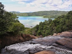 Pesona Air Terjun Temburun, Suguhkan Pemandangan Laut Lepas