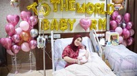 <p>Adik Syahrini, Aisyahrani, melahirkan anak ketiganya pada 17 Agustus 2022. Anak Aisyahrani ini berjenis kelamin perempuan, Bunda. (Foto: Instagram @syh55)</p>