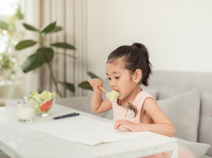 Berat Badan Anak 1 Tahun Susah Naik? Pahami 5 Penyebabnya & Pilihan Makanan Tepat
