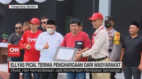 VIDEO: Ellyas Pical Terima Penghargaan dari Masyarakat