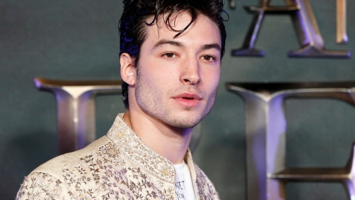 Update Skandal Ezra Miller: Minta Maaf Usai Sembunyi Berbulan-bulan, Mengaku Idap Gangguan Mental
