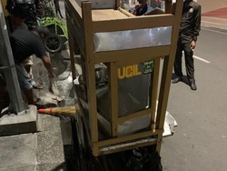 Kuda Penarik Andong Tabrak Gerobak Bakso-Pembatas Jalan di Malioboro