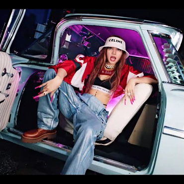 Lisa BLACKPINK Dituding Plagiat Rihana di Video Klip 'Pink Venom'
