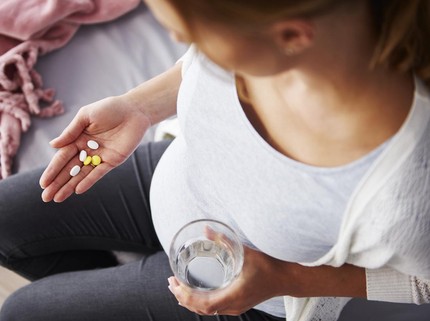 Amankah Mengonsumsi Obat Penyakit Tiroid saat Hamil?