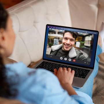 LDR Terasa Sangat Berat? Ini Tips yang Dapat Kamu dan Pasangan Lakukan!