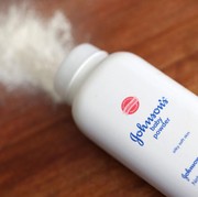 Ingat Kontroversi Kandungan Bedak Bayi Johnson & Johnson yang Disebut Picu Kanker? Ini Kabar Terbaru yang Perlu Kamu Tahu!