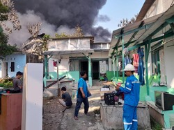 Warga di Dekat Lokasi Pabrik Terbakar di Gunung Putri Diimbau Mengungsi