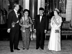 Memori Ratu Elizabeth ke Indonesia: Disambut Ali Sadikin, Bertemu Soeharto