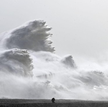 Hati-Hati, Ini Daftar Perairan Indonesia yang Bakal Alami Ombak Tinggi