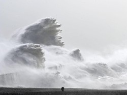 Hati-Hati, Ini Daftar Perairan Indonesia yang Bakal Alami Ombak Tinggi